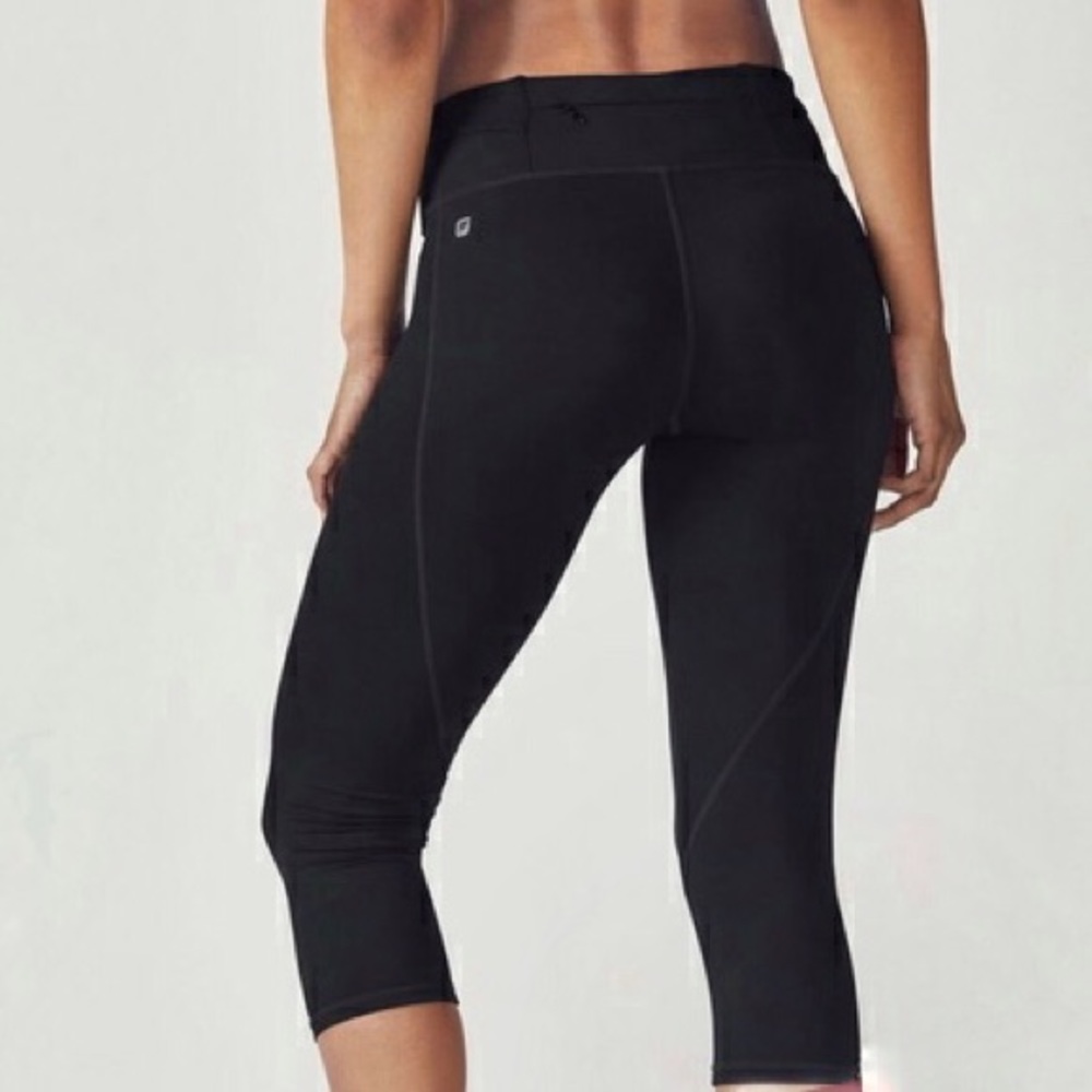 Fabletics Cropped Mid Rise Leggings Black D11